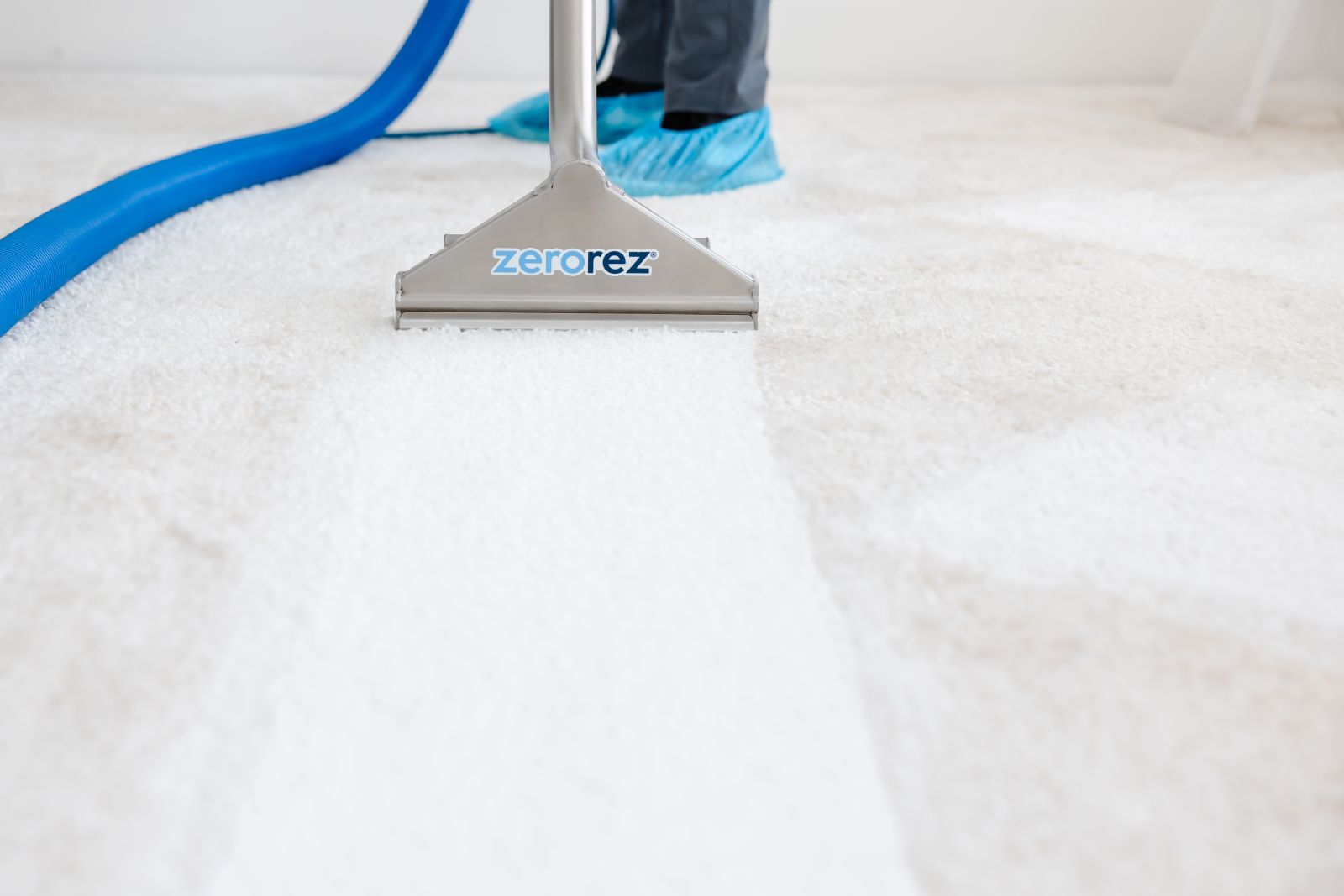 Close up of the front of the Zerorez Zr Wand&reg; with a white stripe of clean carpet pulled up